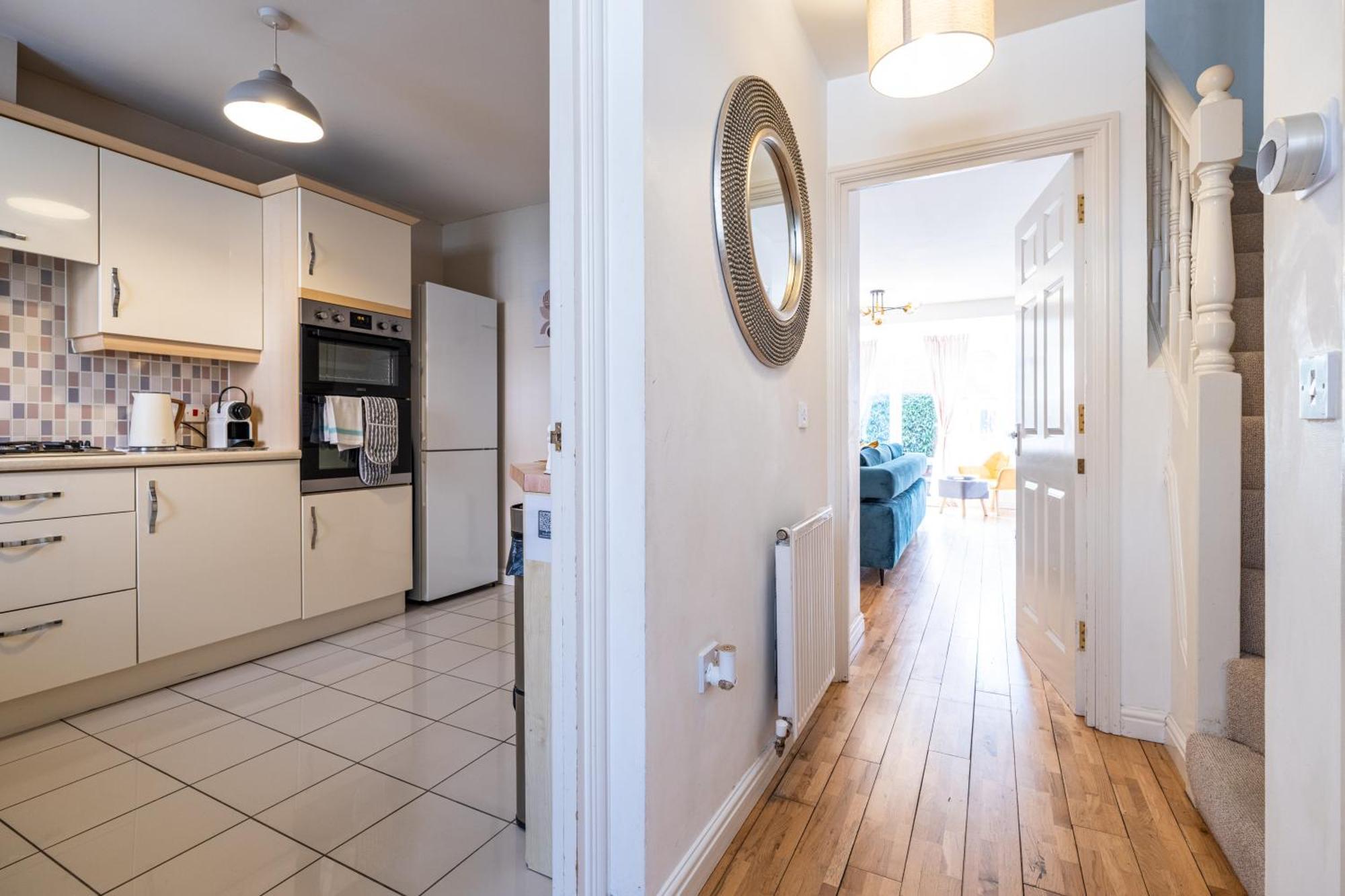 Modern And Spacious Home From Home 1 Mile From M1 - With Netflix, Prime Video, Ps5, Free Parking, Superfast Wifi, Bbq - Sleeps 11 - By Brightleap Apartments Milton Keynes Exterior foto